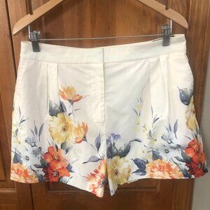 NWT Express Size 12 Pleated Lined Floral Women's Shorts with Pockets - Vacation
